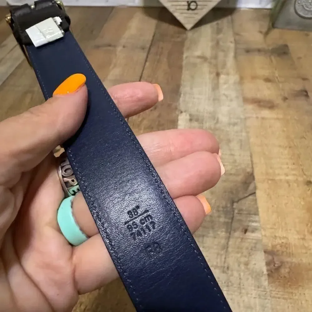 Black leather coach belt *has flaw